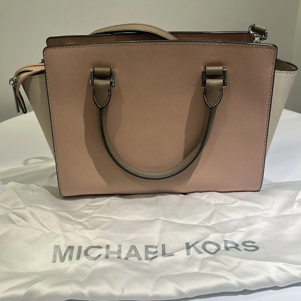 N/A gorgeous saffiano
